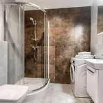 Kamienica Centrum Nr 5 *